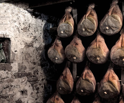 Ancora le pareti di sasso della vecchia cantina